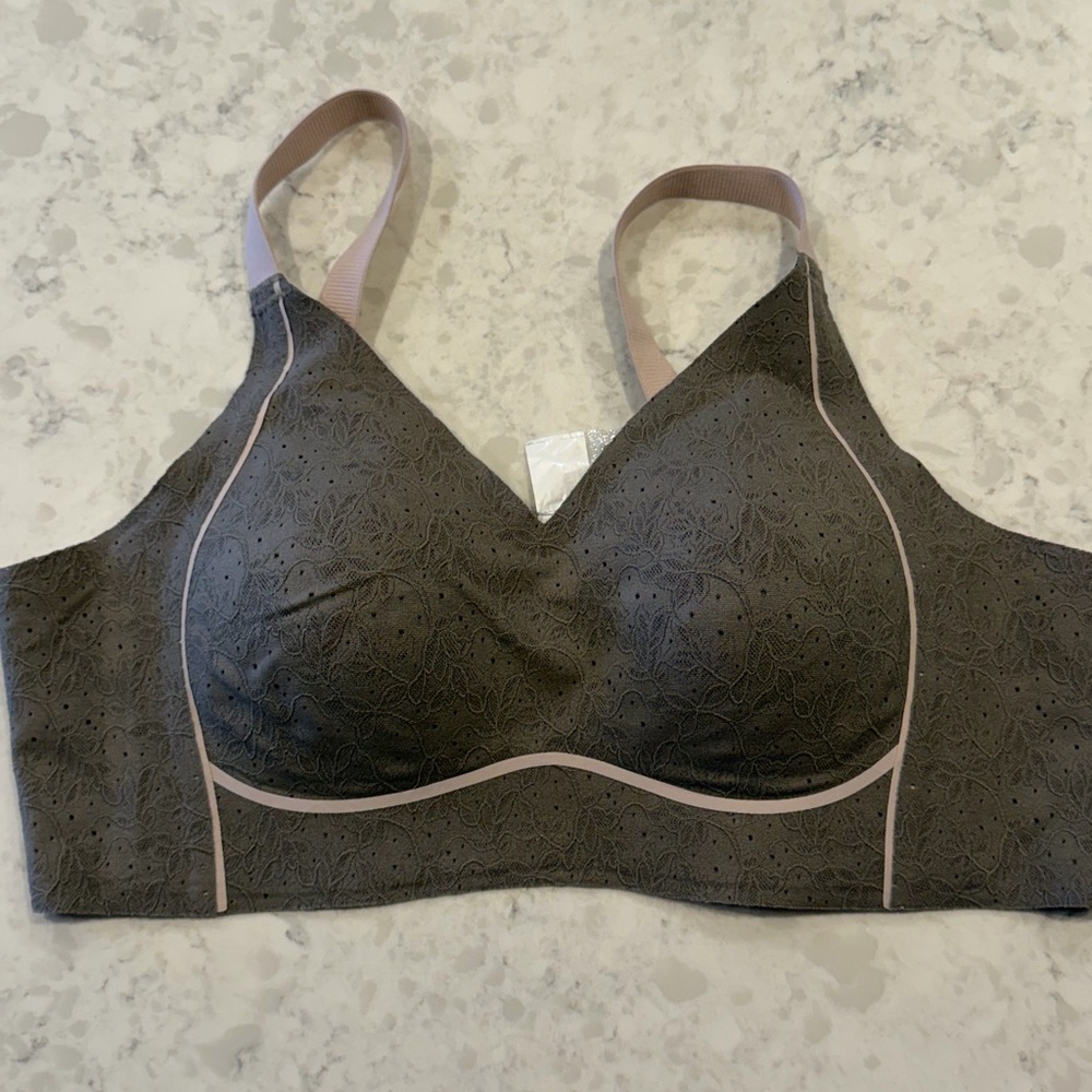 NWT Forlest Daisy Wireless Bra